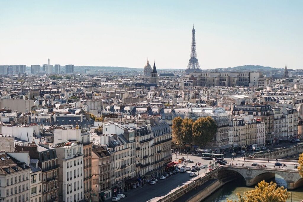 Incident à Paris : comment sécuriser votre maison contre les imprévus urbains ?