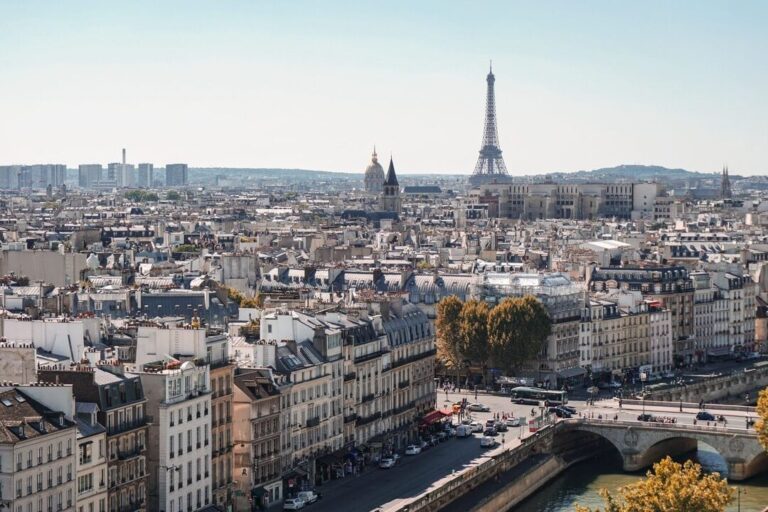 Incident à Paris : comment sécuriser votre maison contre les imprévus urbains ?