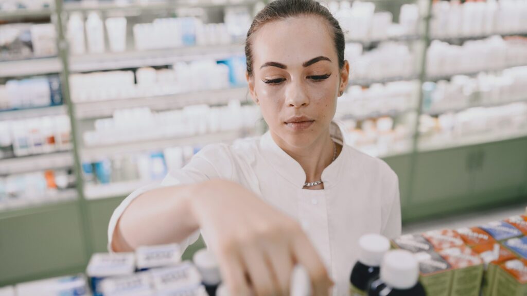 Comment faire face à la pénurie de médicaments : astuces et alternatives sûres