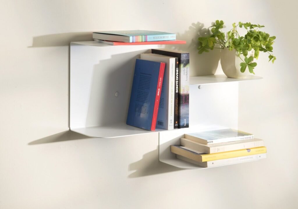 Comment réaliser une étagère murale au style inspiré par Michèle Serre ?