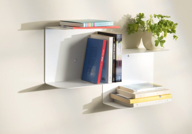 Comment réaliser une étagère murale au style inspiré par Michèle Serre ?