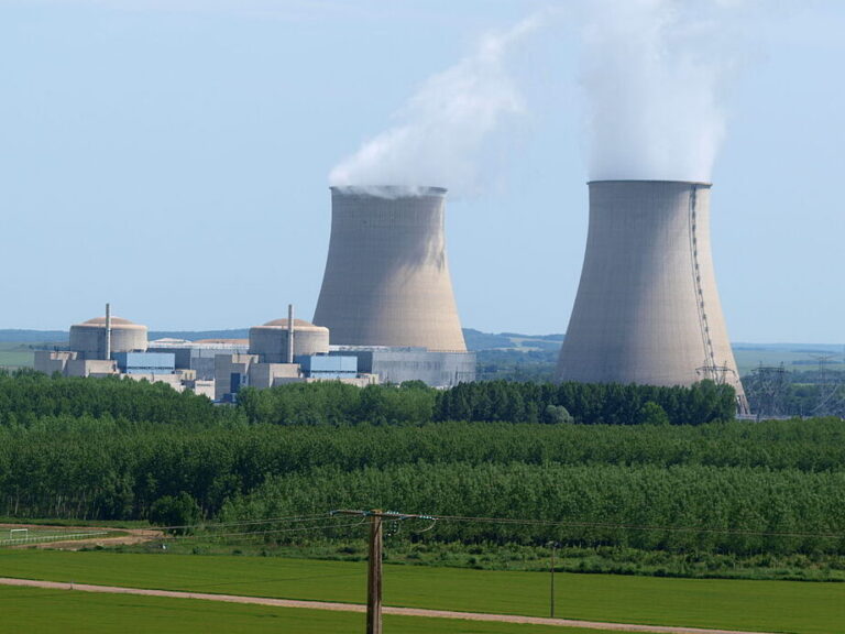 Comment la centrale nucléaire de Golfech influence-t-elle l’environnement local ?