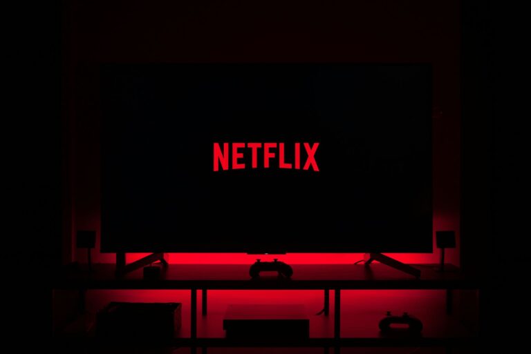 Écran affichant une erreur Netflix tvq-pb-101 avec des conseils pour la résoudre