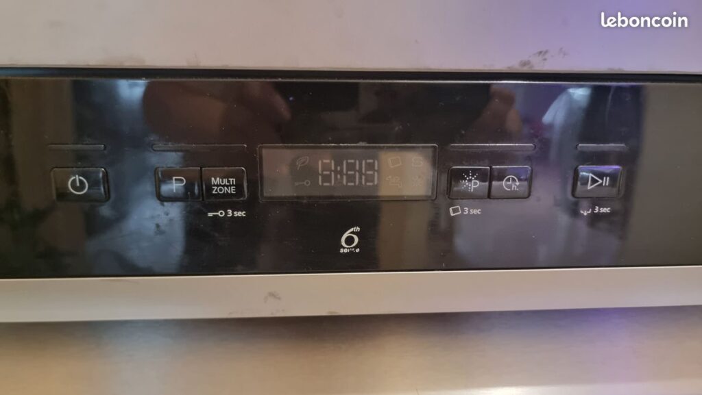 Code erreur F15 affiché sur un lave-vaisselle Whirlpool WFC 3C22