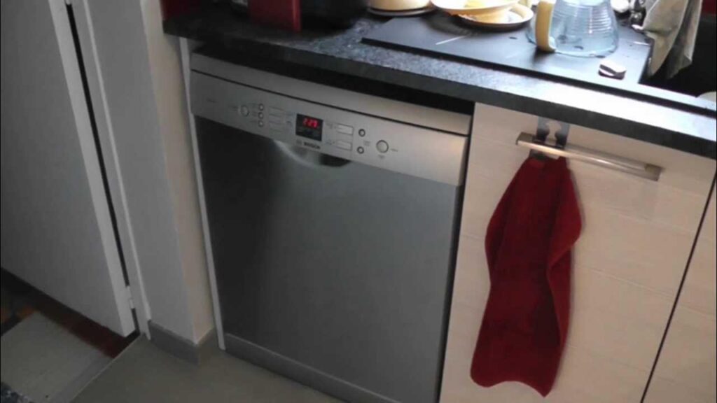 Résolution de l'erreur E24 sur un lave-vaisselle Siemens SilencePlus avec nettoyage du tuyau de vidange