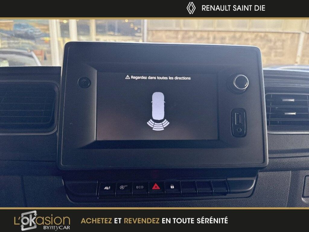 Vue d’un Renault Master F3500 L3H3 Blue dCi 145, modèle concerné par l’erreur F3500-32