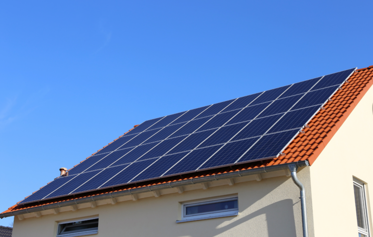 Panneaux solaires en 2026 : quelles aides pour financer son installation ?