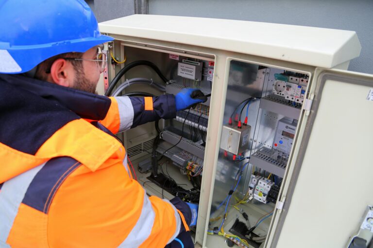 5 éléments souvent négligés lors de la maintenance électrique